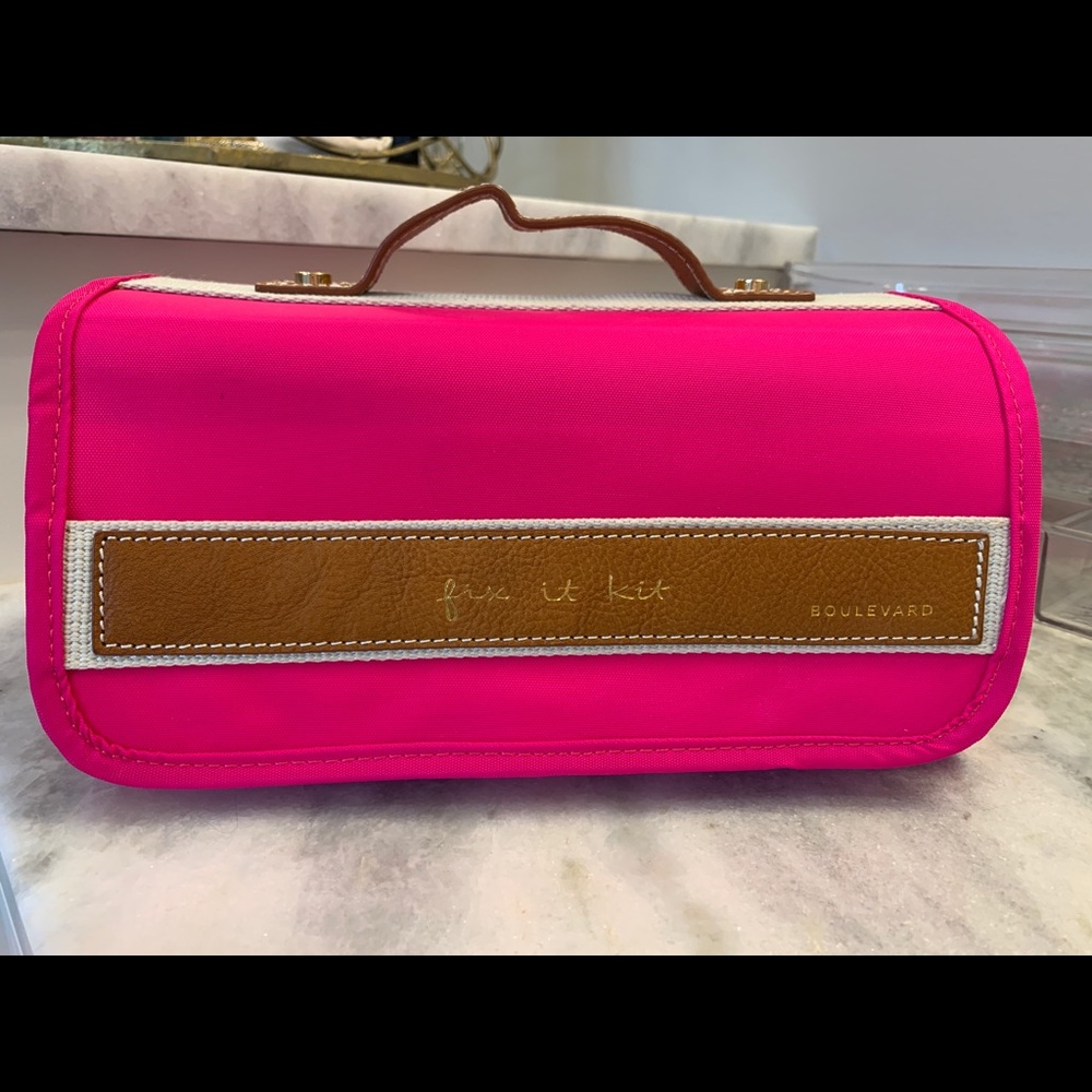 Boulevard toiletry roll